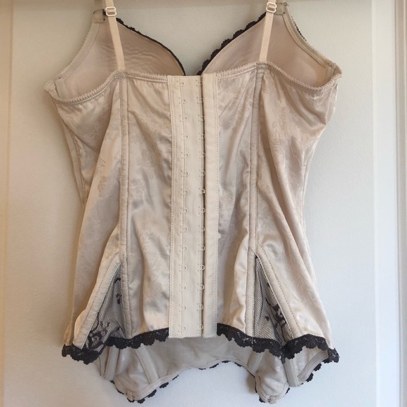 Ivory Lace Corset - Picture 3 of 7